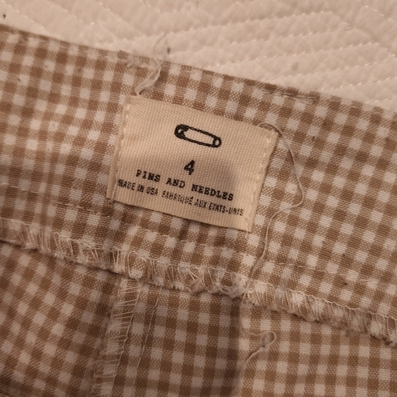 Pins and Needles gingham tan shorts. Size 4 - Picture 6 of 13